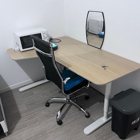 Chambre Individuelle Dans Un Appartement A 37 De Champs Elysees 萨特鲁维尔 外观 照片