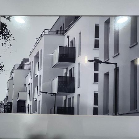 Chambre Individuelle Dans Un Appartement A 37 De Champs Elysees 萨特鲁维尔 外观 照片