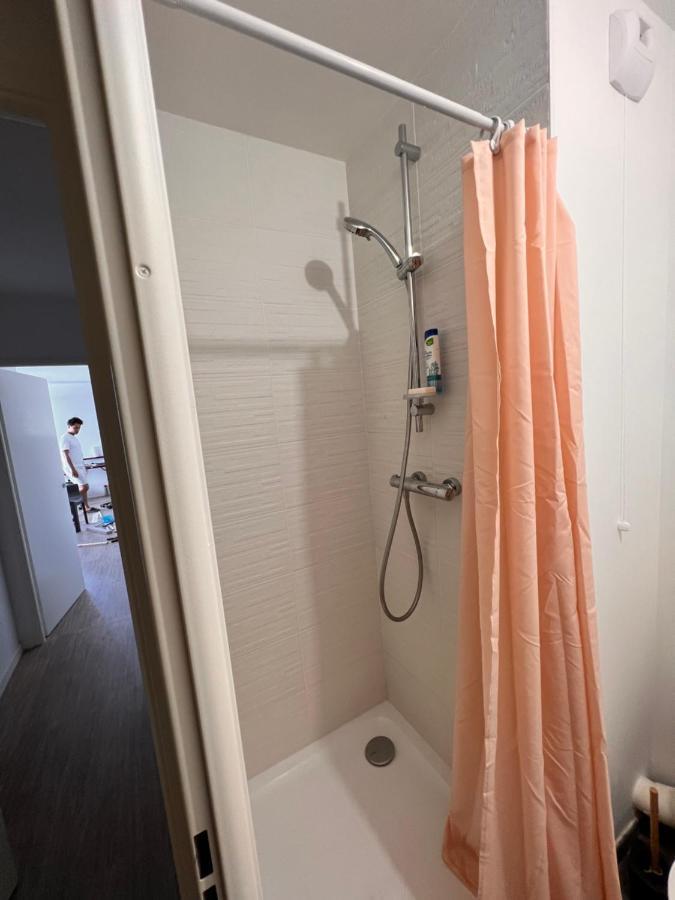 Chambre Individuelle Dans Un Appartement A 37 De Champs Elysees 萨特鲁维尔 外观 照片