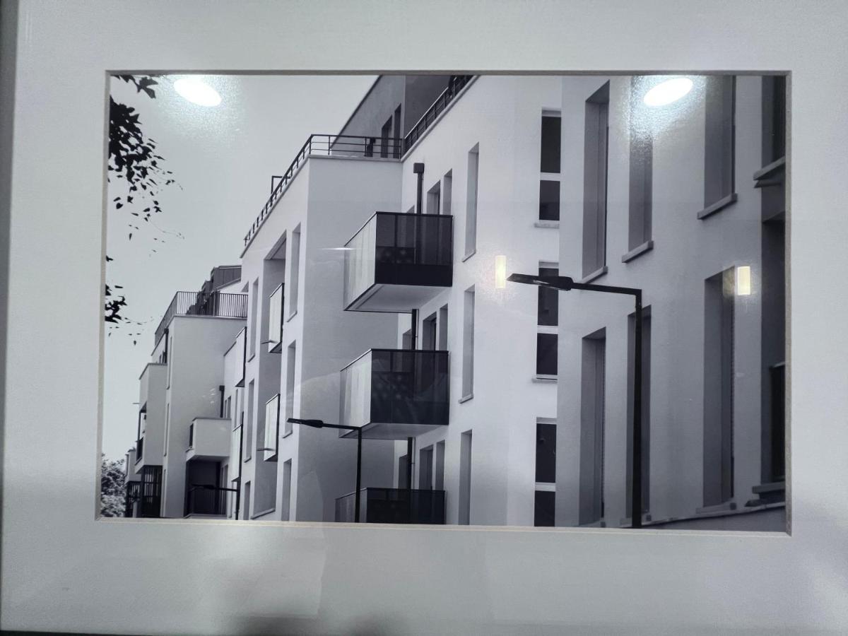 Chambre Individuelle Dans Un Appartement A 37 De Champs Elysees 萨特鲁维尔 外观 照片