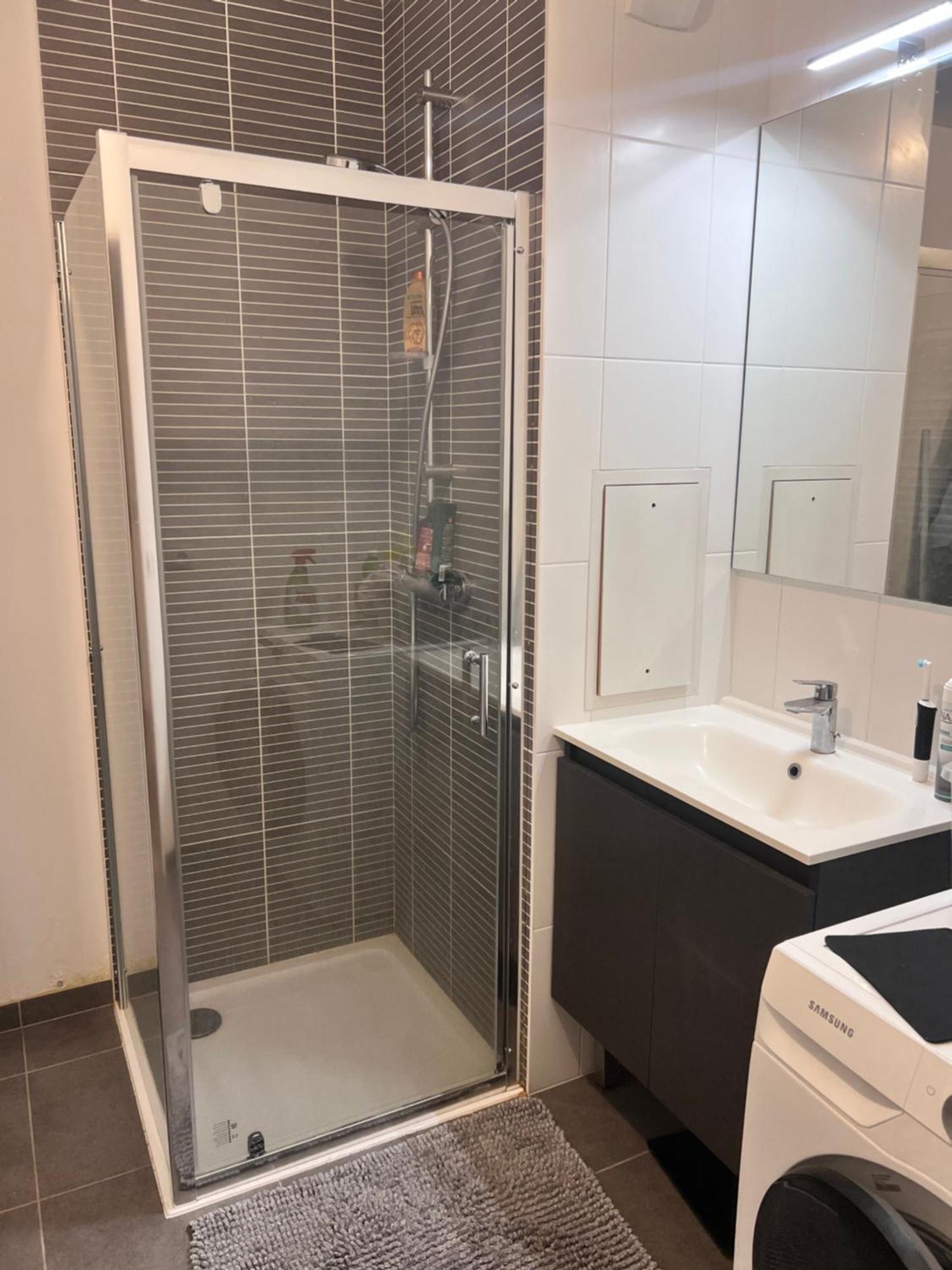 Chambre Individuelle Dans Un Appartement A 37 De Champs Elysees 萨特鲁维尔 外观 照片